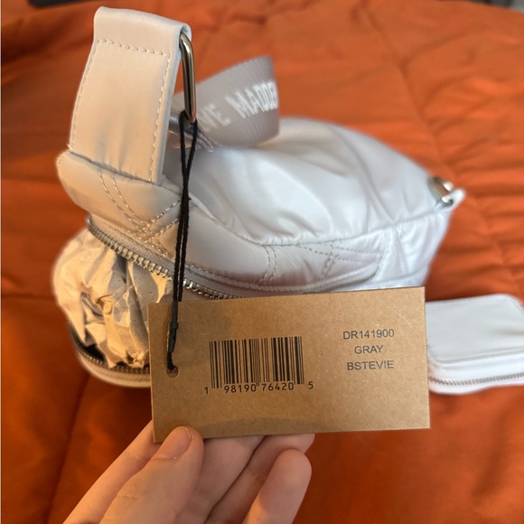 NWT Steve Madden Bstevie Gray Sling Crossbody Bag - Picture 3 of 7